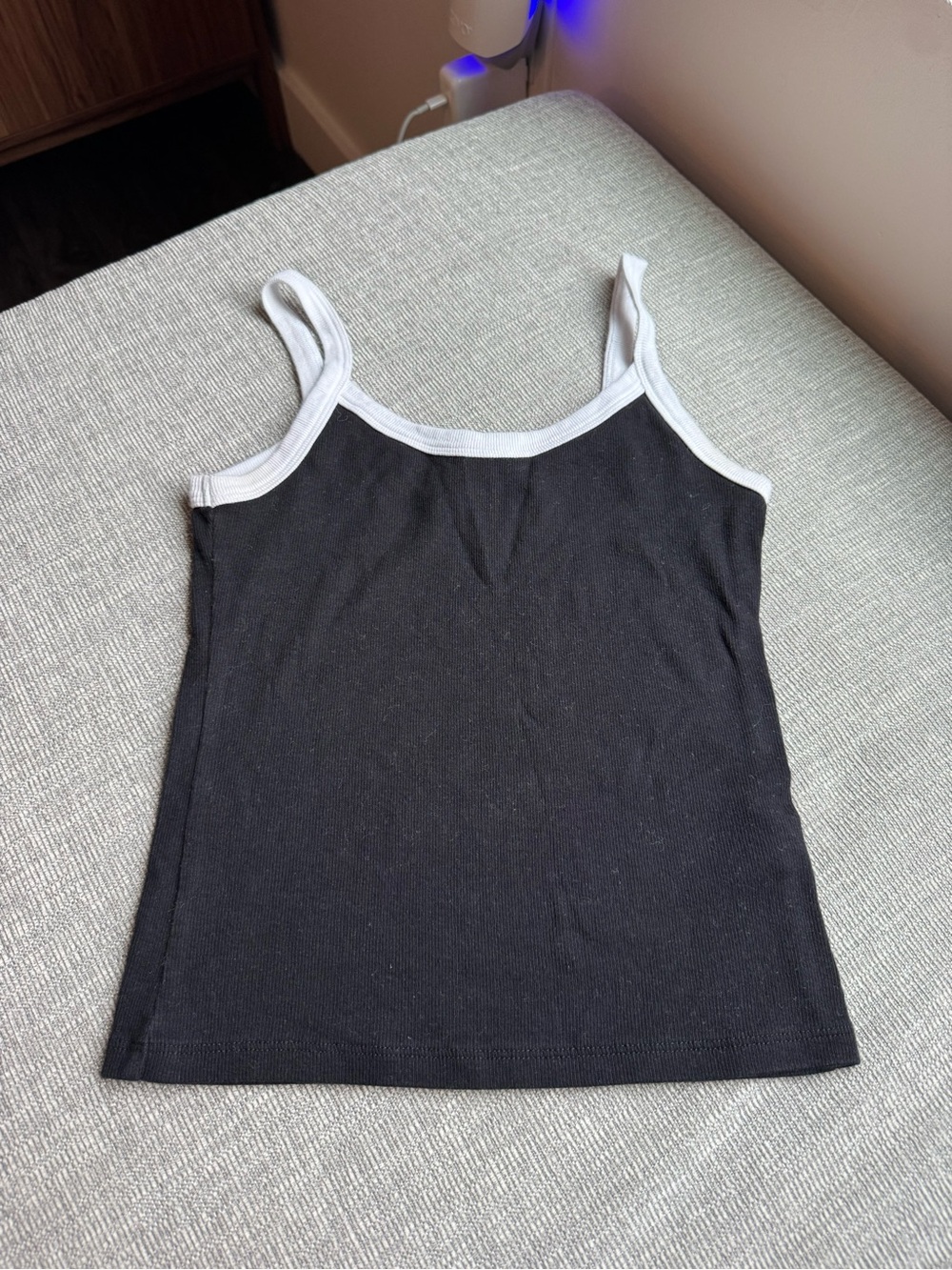 Aritizia homestretch black and white tank